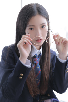 门卫老头吮她的花蒂的主演是谁